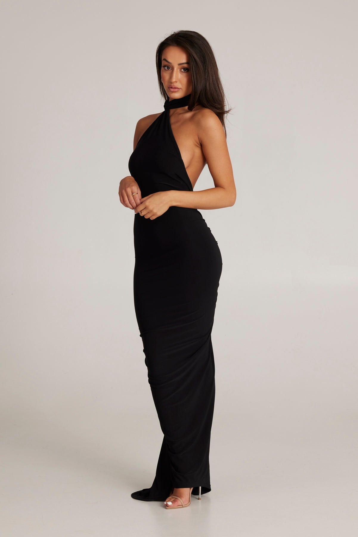 Vestido Nina Costas Nuas + Brinco Gota