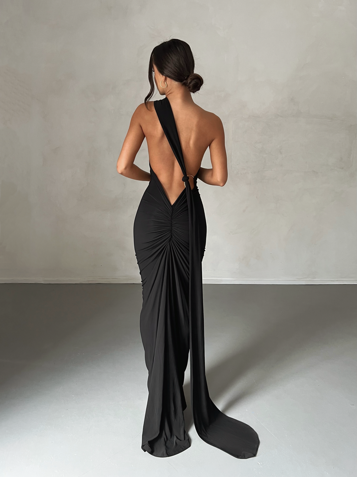 Vestido Nina Costas Nuas + Brinco Gota