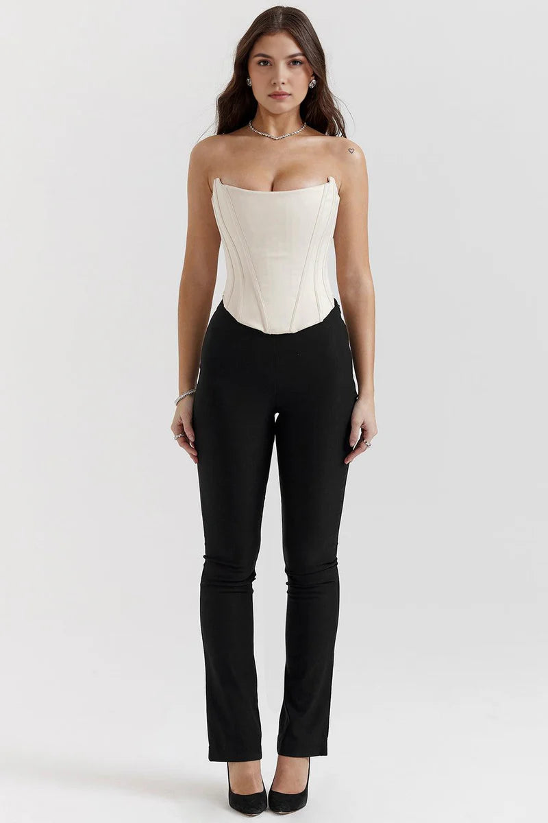 Imagem do Corset Modelador Bellini, com barbatanas verticais, modelagem ajustada e caimento elegante. A peça realça a silhueta com sofisticação, perfeita para compor looks modernos com calças ou saias de cintura alta.