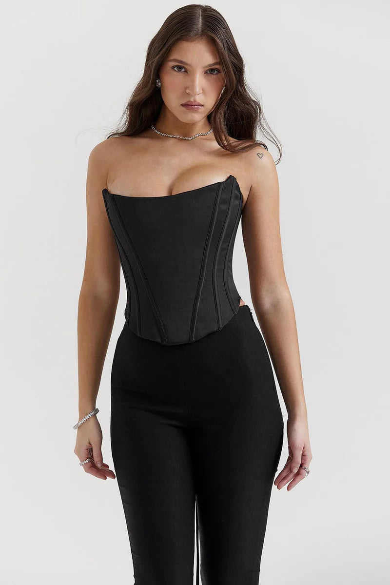 Imagem do Corset Modelador Bellini, com barbatanas verticais, modelagem ajustada e caimento elegante. A peça realça a silhueta com sofisticação, perfeita para compor looks modernos com calças ou saias de cintura alta.