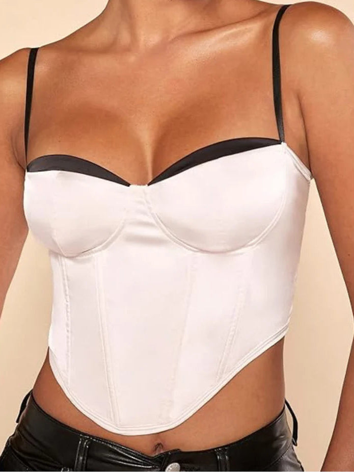 Imagem do Corset Modelador Cosmopolitan com estrutura em off-white, detalhes pretos no busto, barbatanas frontais e zíper traseiro. A peça realça o colo e define a cintura com elegância, combinando design sofisticado e funcionalidade.
