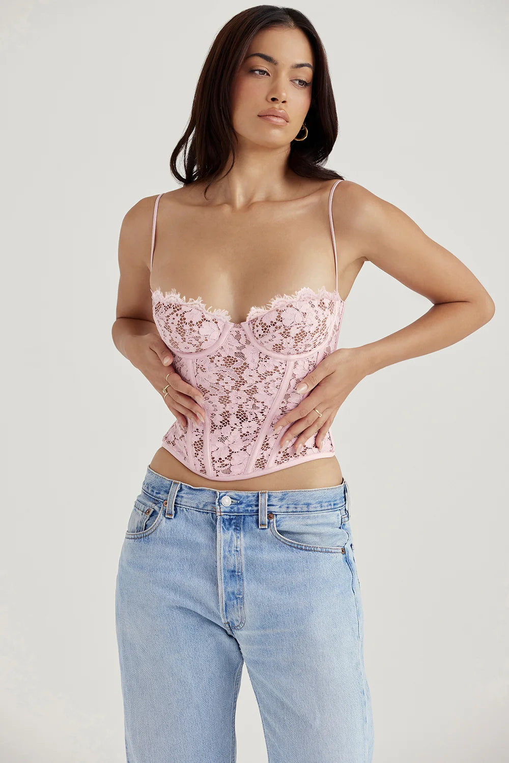 Corset Renda Frangelico em tecido com decote suave, estrutura estilo clássico e caimento cropped. Ideal para festas e baladas. Disponível do P ao G. Destaque sensual para compor looks sofisticados e modernos.