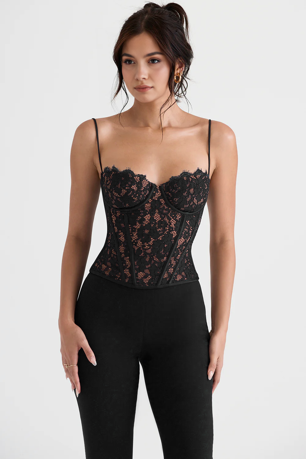 Corset Renda Frangelico em tecido com decote suave, estrutura estilo clássico e caimento cropped. Ideal para festas e baladas. Disponível do P ao G. Destaque sensual para compor looks sofisticados e modernos.