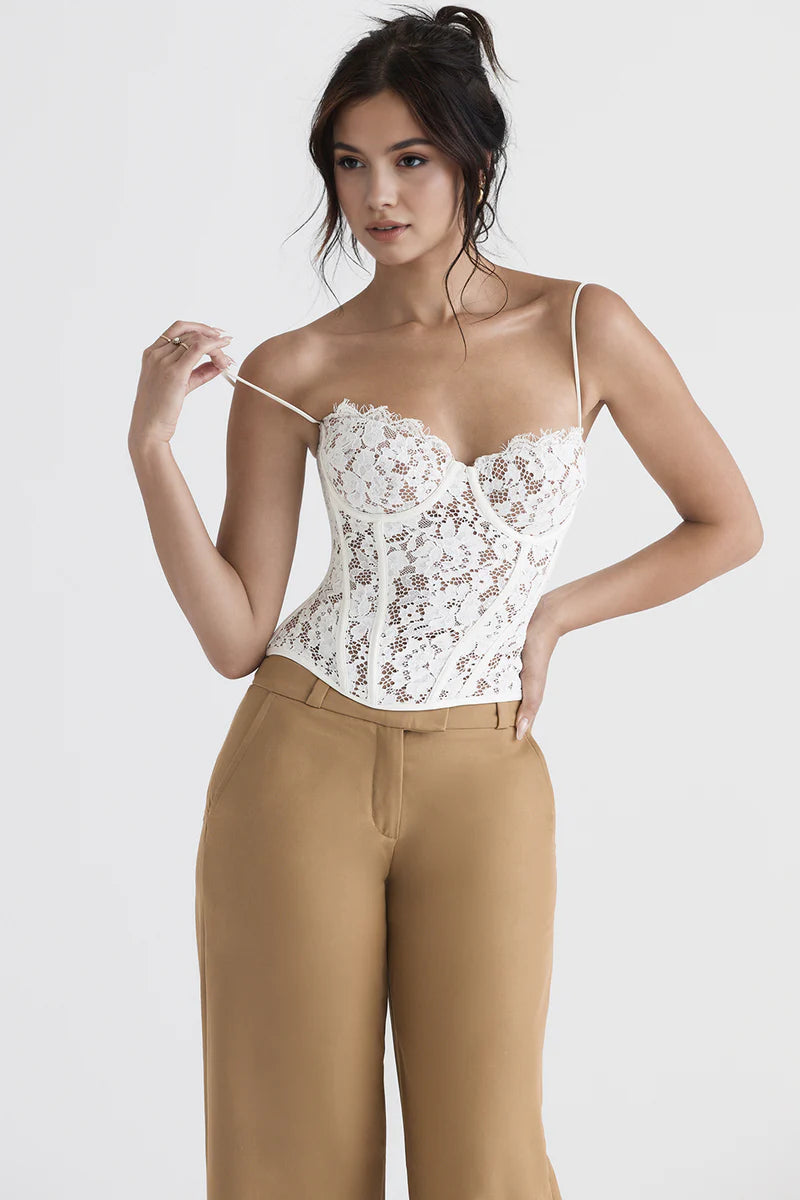Corset Renda Frangelico em tecido com decote suave, estrutura estilo clássico e caimento cropped. Ideal para festas e baladas. Disponível do P ao G. Destaque sensual para compor looks sofisticados e modernos.