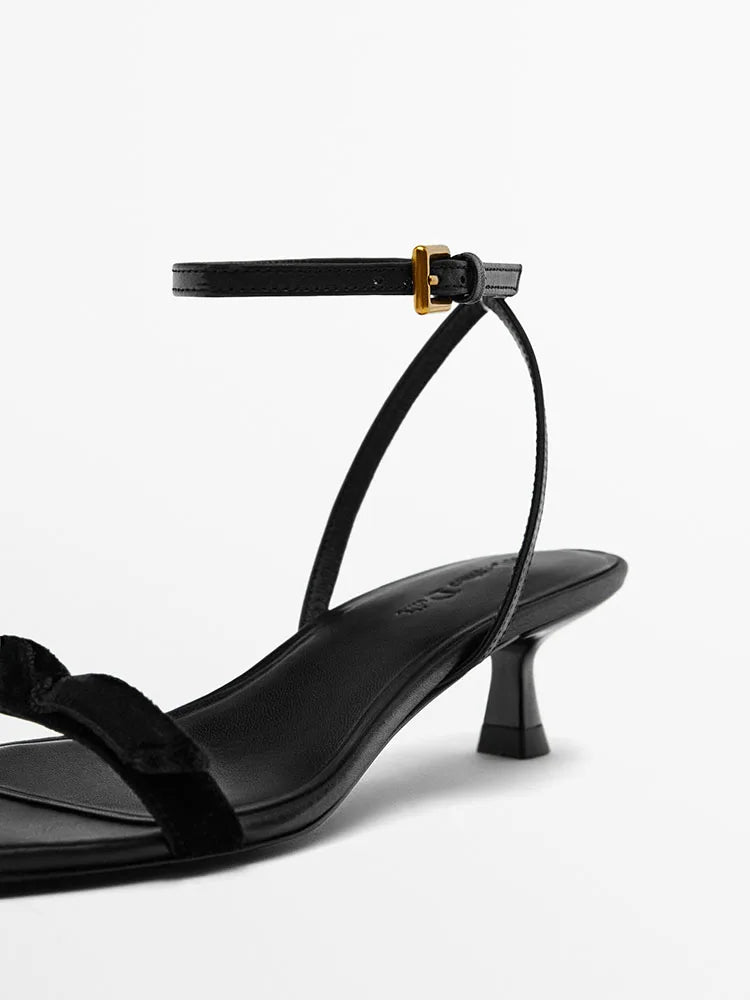 Scarpin Salto Fino Baixo