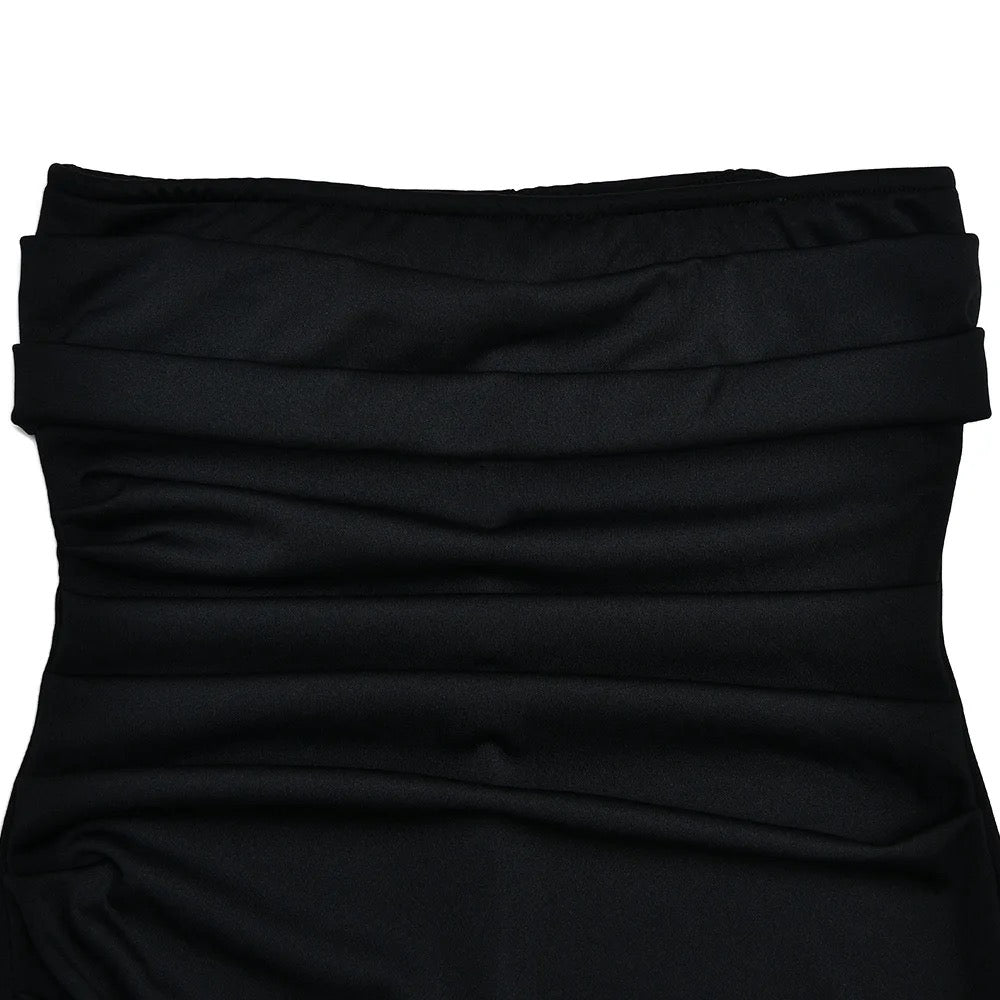 Vestido Longo Elizabeth tomara que caia na cor preta, com fenda frontal e modelagem elegante. Ideal para festas, formaturas e ocasiões especiais. Realça a silhueta com caimento impecável e estilo atemporal.