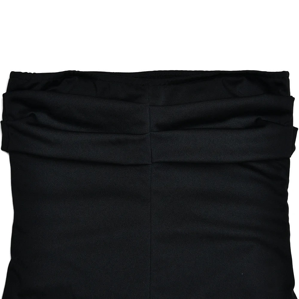 Vestido Longo Elizabeth tomara que caia na cor preta, com fenda frontal e modelagem elegante. Ideal para festas, formaturas e ocasiões especiais. Realça a silhueta com caimento impecável e estilo atemporal.