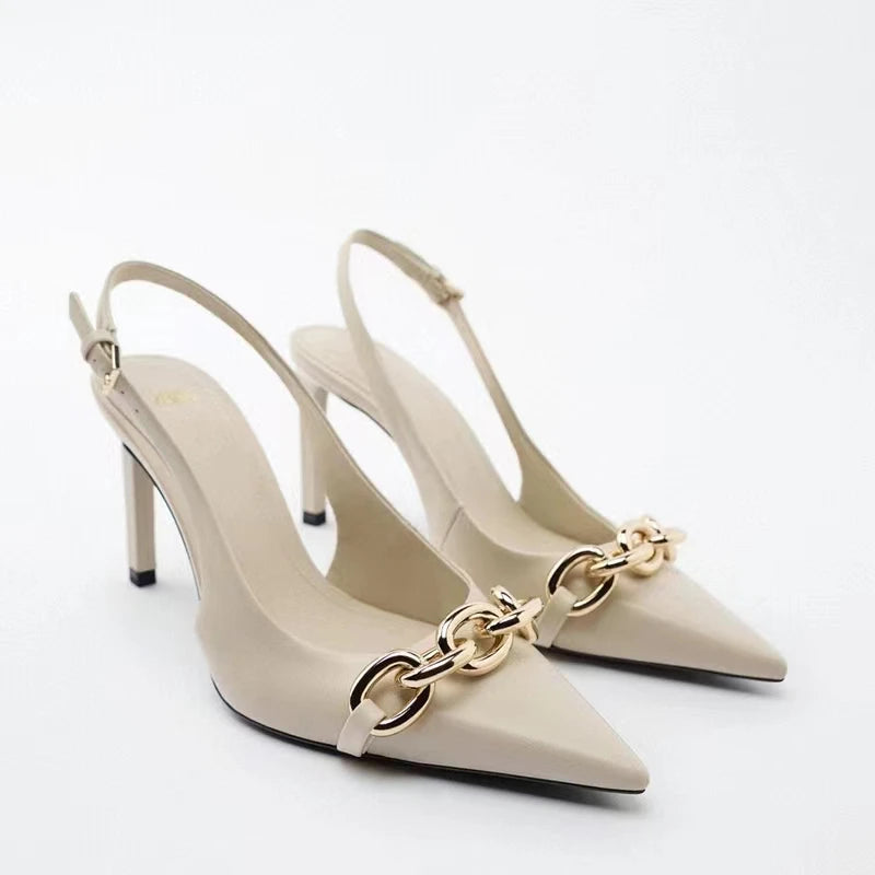 Scarpin Bico Fino Corrente