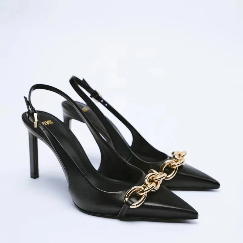 Scarpin Bico Fino Corrente